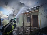 На Львовщине в результате пожара в доме погиб пожилой мужчина с 2-летней внучкой