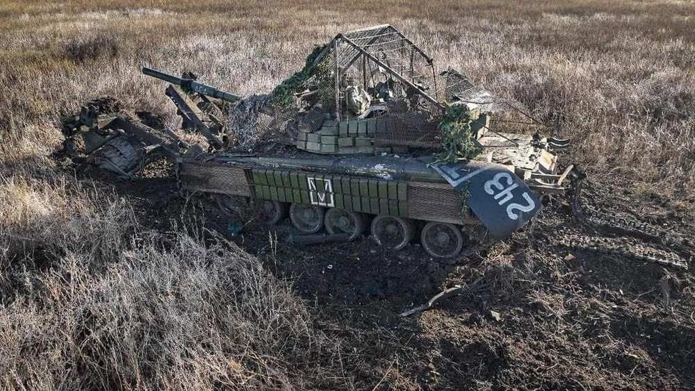 Под Авдеевкой россияне десантируют пехоту с бронетехники, но при этом обычно теряют танки - Штупун