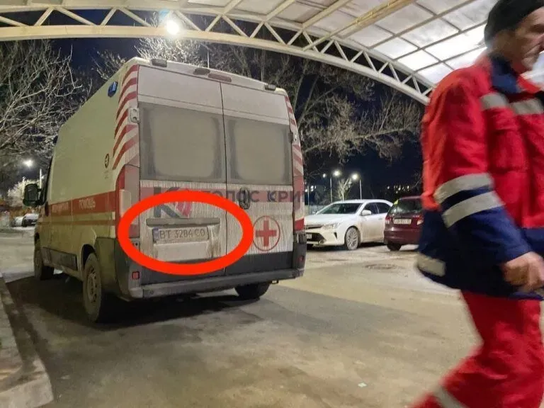 Media: In occupied Simferopol, doctors come to ambulances with Ukrainian license plates
