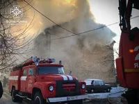 Apartment building catches fire in Lviv region: rescuers bring 12 people out into the fresh air