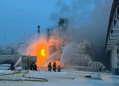 Атакованный беспилотниками СБУ российский нефтяной терминал остановил работу - источники
