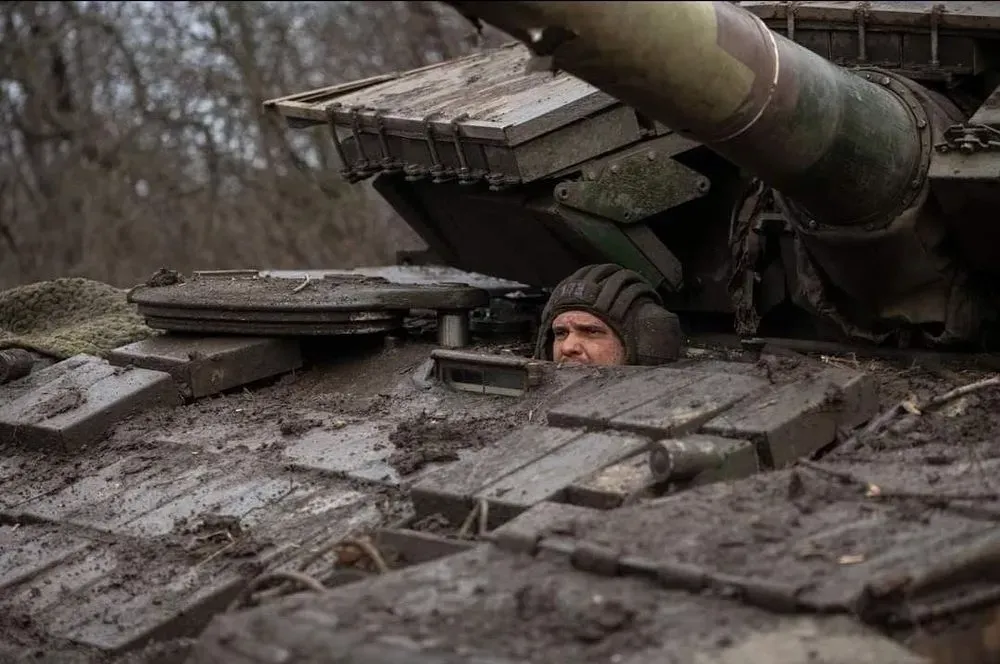 росіяни зранку ведуть штурми поблизу Макіївки: по селищу б'ють з авіації та артилерії - Луганська ОВА 