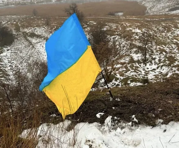 В оккупированной Макеевке активисты подняли государственный флаг по случаю Дня Соборности Украины