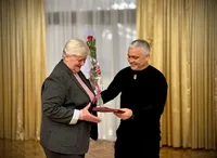 53 роки у професії: Президент нагородив швачку з Одещини орденом княгині Ольги