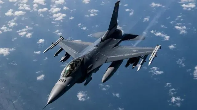 poland-scrambles-four-f-16s-due-to-russias-missile-attack-on-ukraine