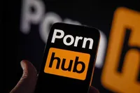 Лише за письмової згоди: PornHub посилив правила публікації відео на платформі