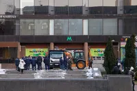 Water leak occurs near Khreshchatyk metro station in Kyiv
