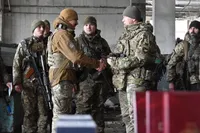 "We continue to destroy the enemy": Syrskyi meets with soldiers from the front line