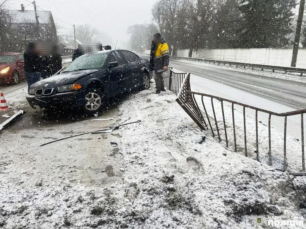 took-a-ride-in-rivne-region-a-teenager-in-a-bmw-crashed-into-a-metal-fence-one-of-the-passengers-needed-medical-attention