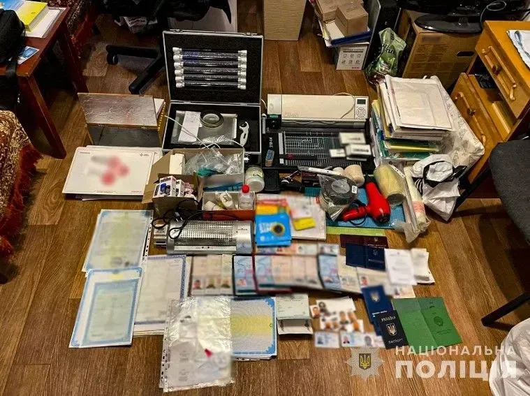 Criminal group forged certificates of no criminal record, powers of attorney and passports: Kharkiv region exposes criminal group