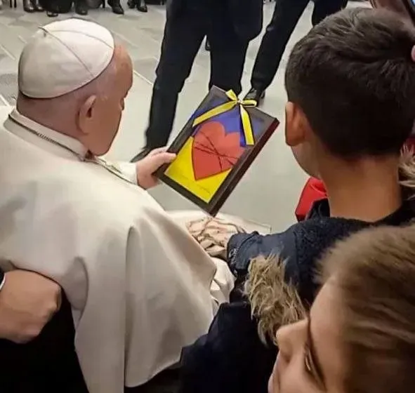 Папа Франциск благословив українських дітей під час візиту до Ватикану