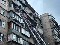 A fire broke out in a high-rise building in Kyiv: a woman died