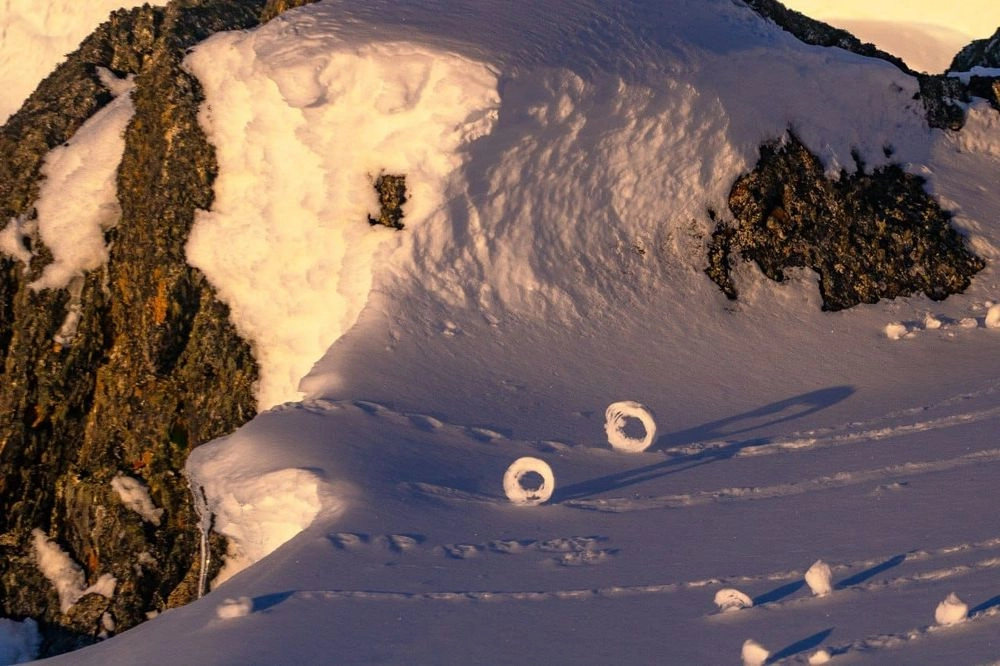 Украинские полярники обнаружили в Антарктиде редкое явление снежных "пончиков"