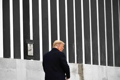 Трамп выразил свое несогласие с иммиграционным соглашением о границе, назвав это "катастрофой"