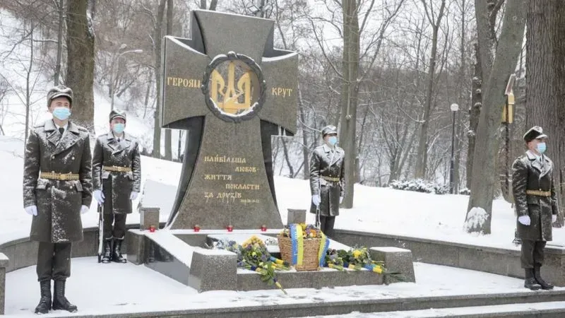 den-pamiati-heroiv-krut-vazhlyvyi-politychnyi-urok-istorii-dlia-ukrainy