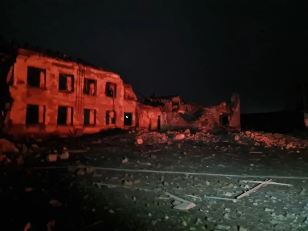 россияне за сутки 12 раз обстреляли Донецкую область: разрушено админздание, повреждены детсад, газопровод и ЛЭП