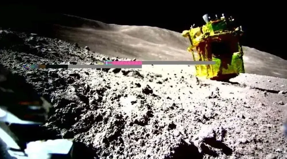 japans-slim-lunar-probe-starts-working-after-power-is-restored