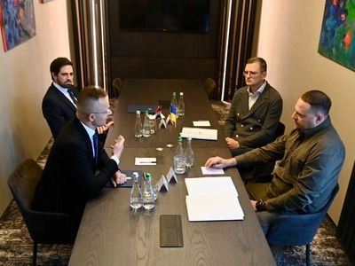 Кулеба, Єрмак та Сійярто розпочали переговори в Ужгороді: намагаються нормалізувати українсько-угорські відносини