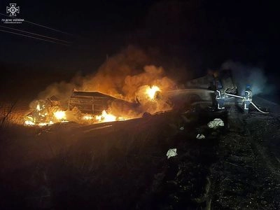 На Миколаївщині вночі знищили "шахед": через падіння уламків горіла вантажівка, є поранений 