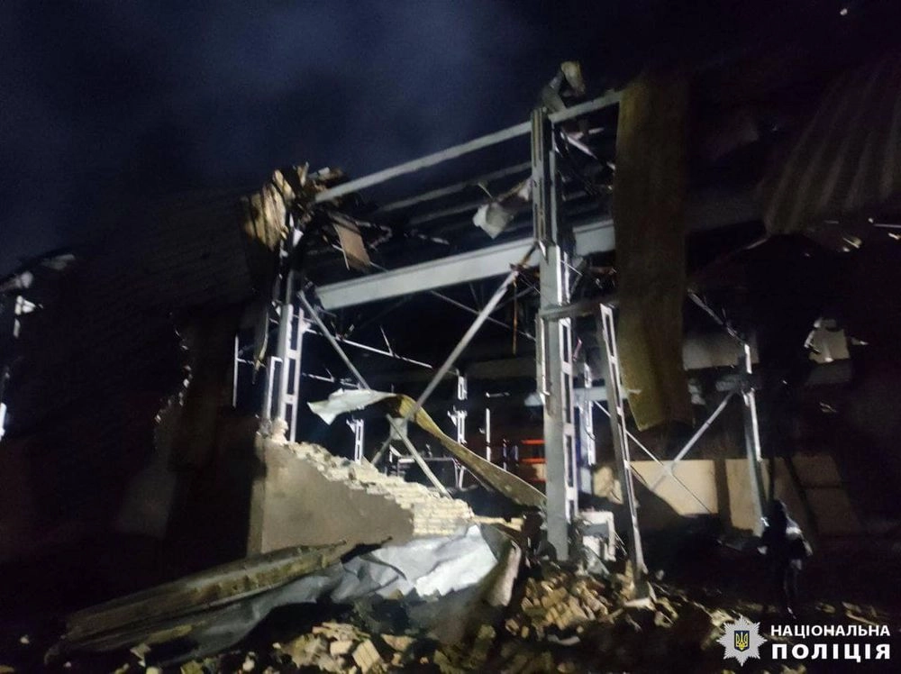На Киевщине из-за падения обломков вражеских "шахедов" произошел пожар на одном из складских помещений