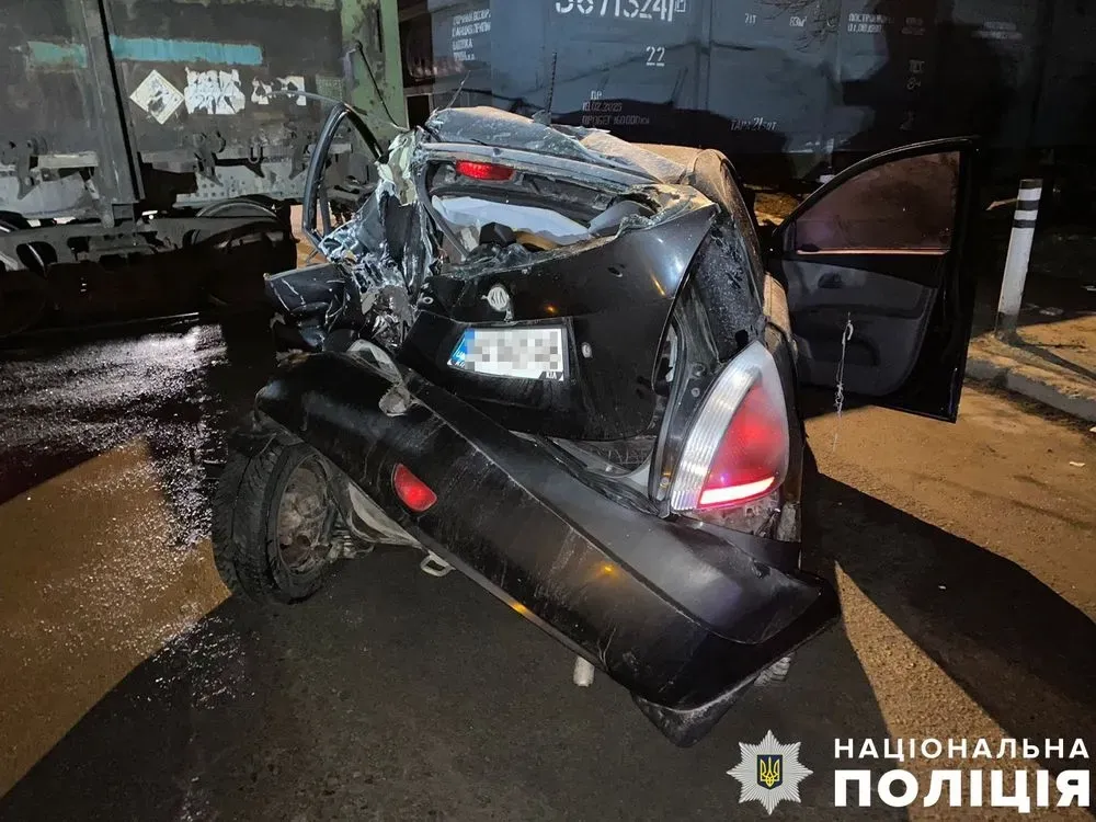 in-lviv-a-car-collides-with-a-train-two-people-are-injured