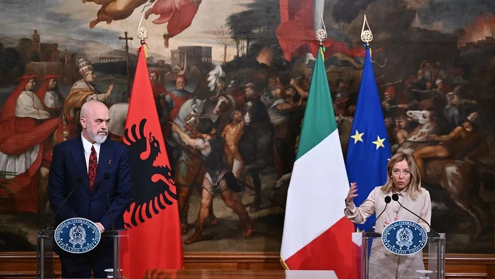 Конституционный суд Албании одобрил соглашение с Италией о создании центров содержания мигрантов