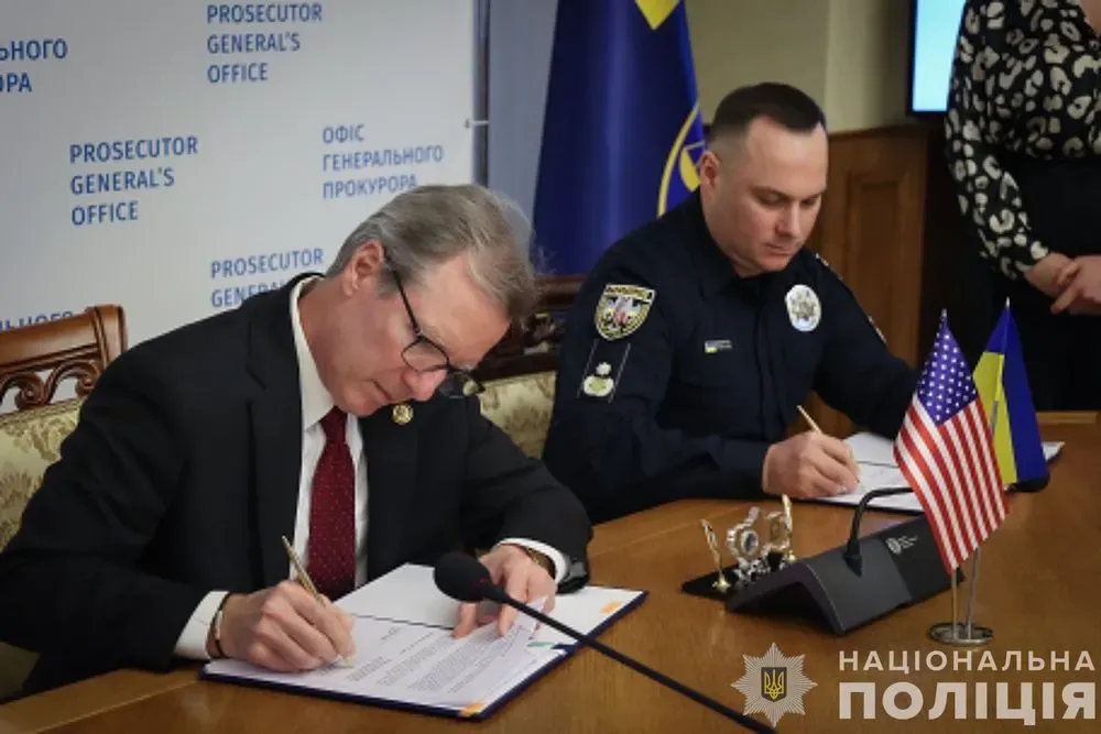 glava-natspolitsii-ukraini-podpisal-memorandum-o-sotrudnichestve-s-generalnimi-inspektorami-ssha