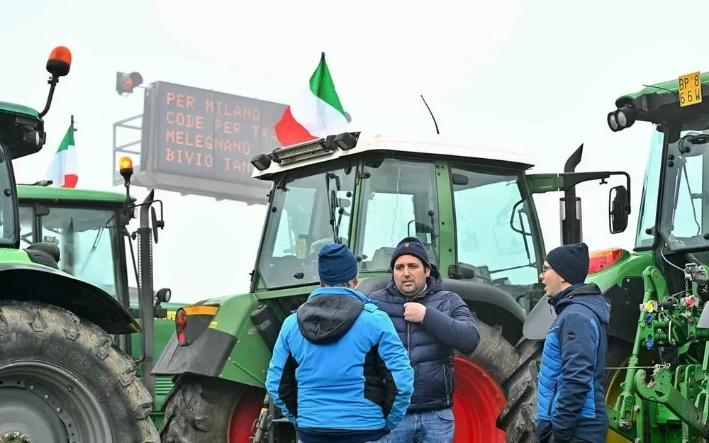 italiiski-fermery-yaki-protestuiut-proty-ahrarnoi-polityky-yes-vymahaiut-zustrichi-z-premierom-meloni