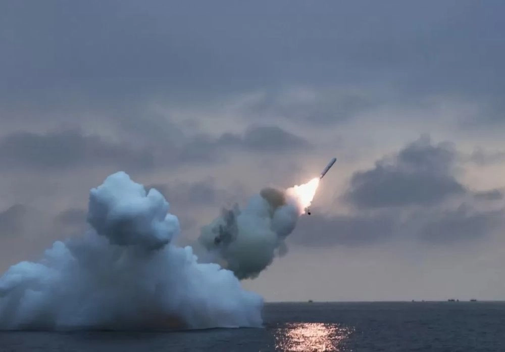 Северная Корея осуществила запуск стратегической крылатой ракеты "Hwasal-2" с целью проверки "быстрой контратакующей готовности"
