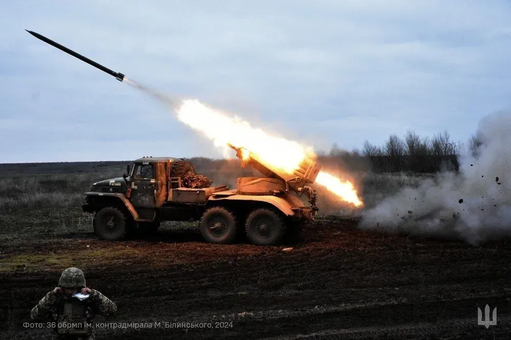 ukrainian-troops-defeat-occupants-on-the-left-bank-of-the-dnipro-bm-21-mlrs-cannons-tank-destroyed