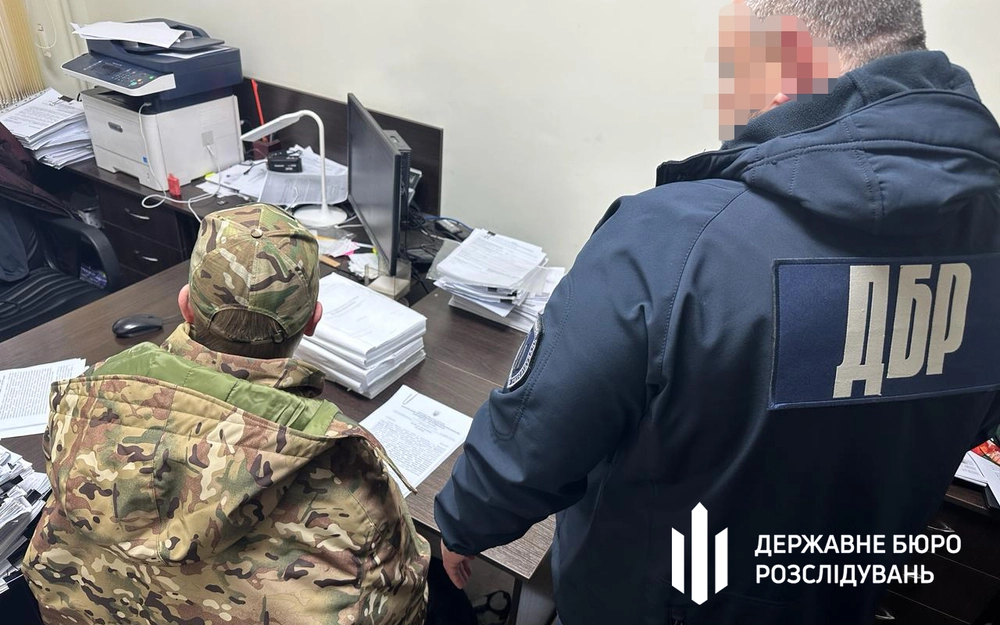 Official of a military unit was served a notice of suspicion in Mykolaiv region for accruing one million hryvnias in extra payments to his subordinates