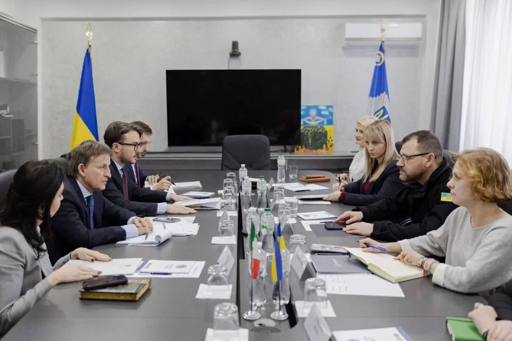 Посол Італії та міністр МВС України обговорили гуманітарну допомогу та підтримку у розмінуванні