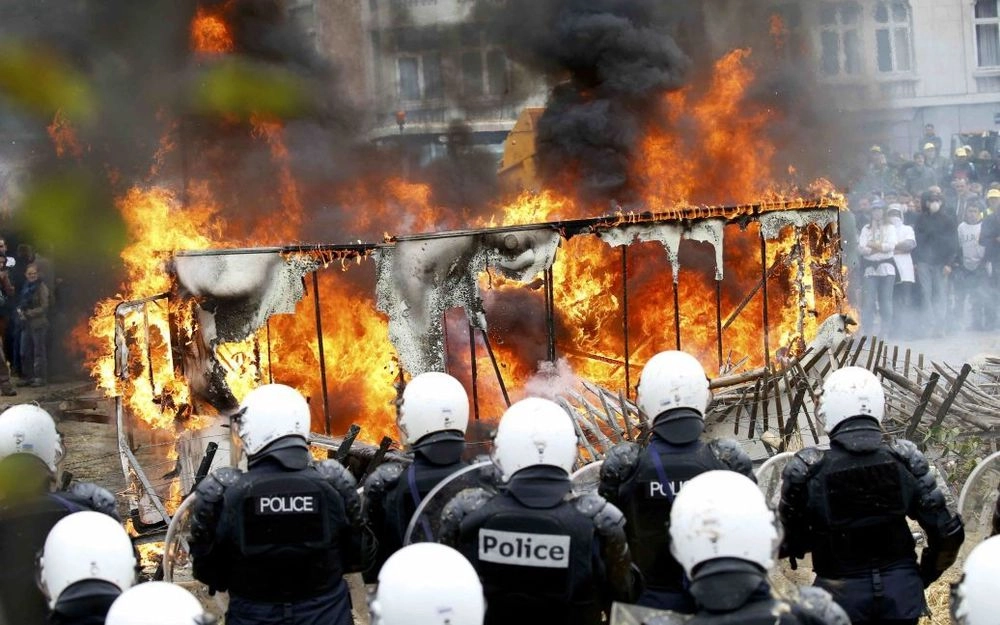 During the protest in Brussels, farmers threw eggs and stones at the European Parliament and set off fireworks