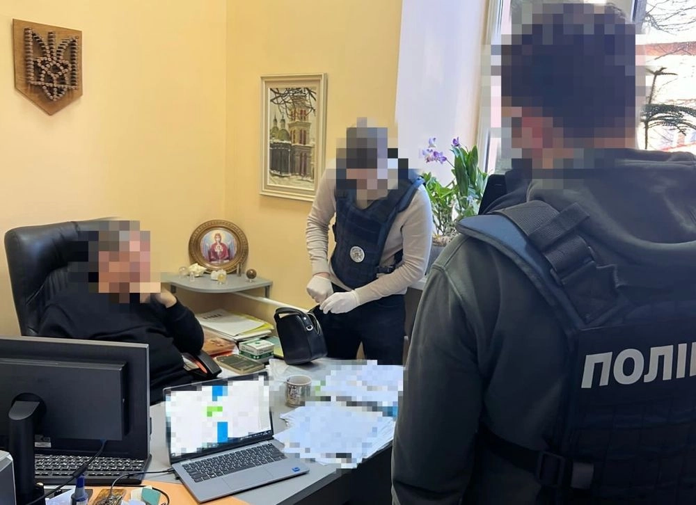 He demanded USD 5 thousand. USD for exclusion from military registration: a doctor of a military medical center of the Ministry of Defense of Ukraine is under suspicion