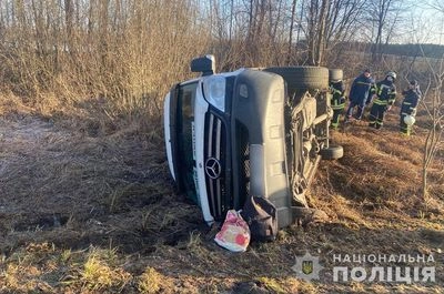Bus with 8 passengers overturned in Volyn: one injured hospitalized