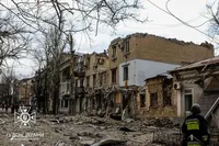 Consequences of air strike on Kherson: three-story building destroyed, teenager among wounded