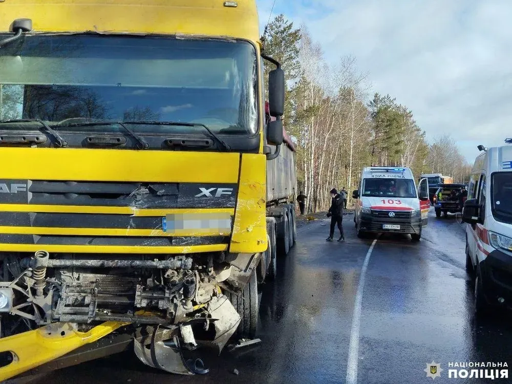 Зіткнення вантажівки та мікроавтобуса на Рівненщині: кількість загиблих зросла до чотирьох