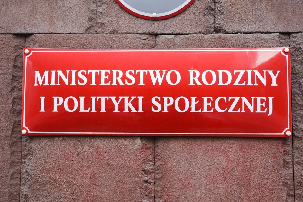 Poland extends legal stay of Ukrainian refugees until June 2024