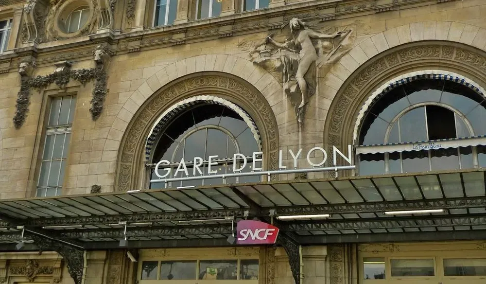 a-knife-attack-takes-place-at-a-train-station-in-paris-wounding-three-people