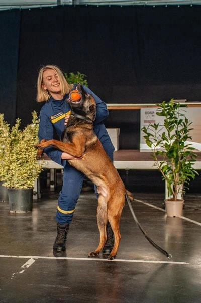 Ukrainian dog handlers undergo 3-week training in France