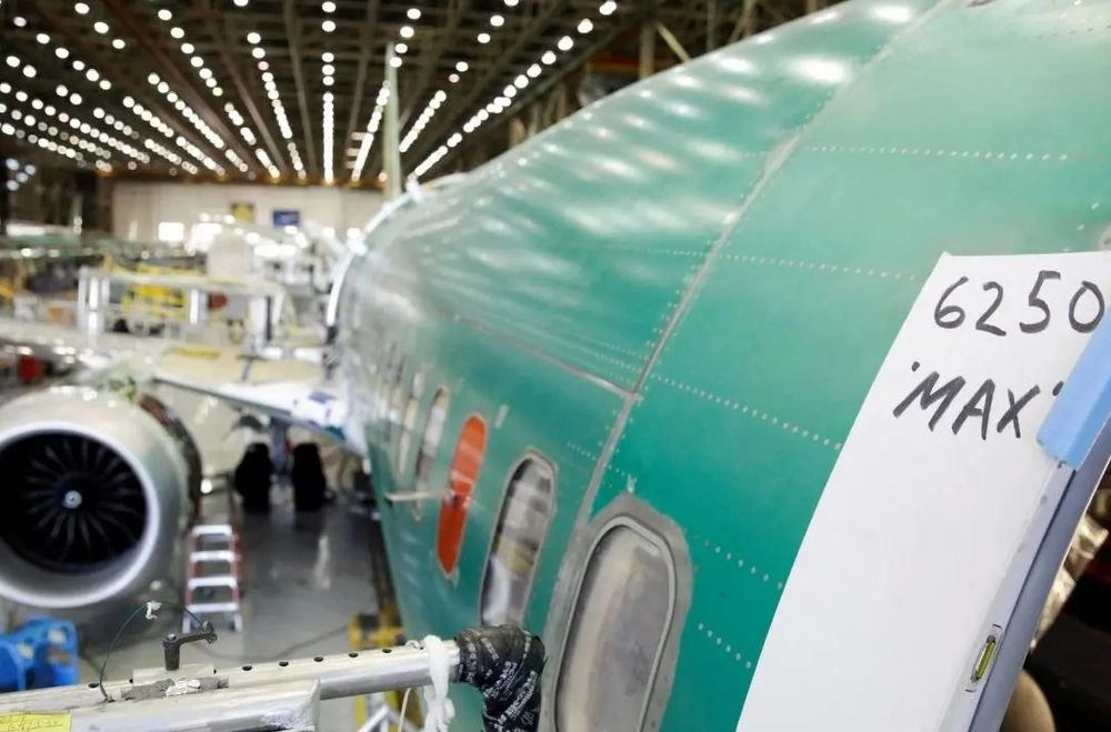 Boeing затримує поставки близько півсотні літаків через дефект з фюзеляжем