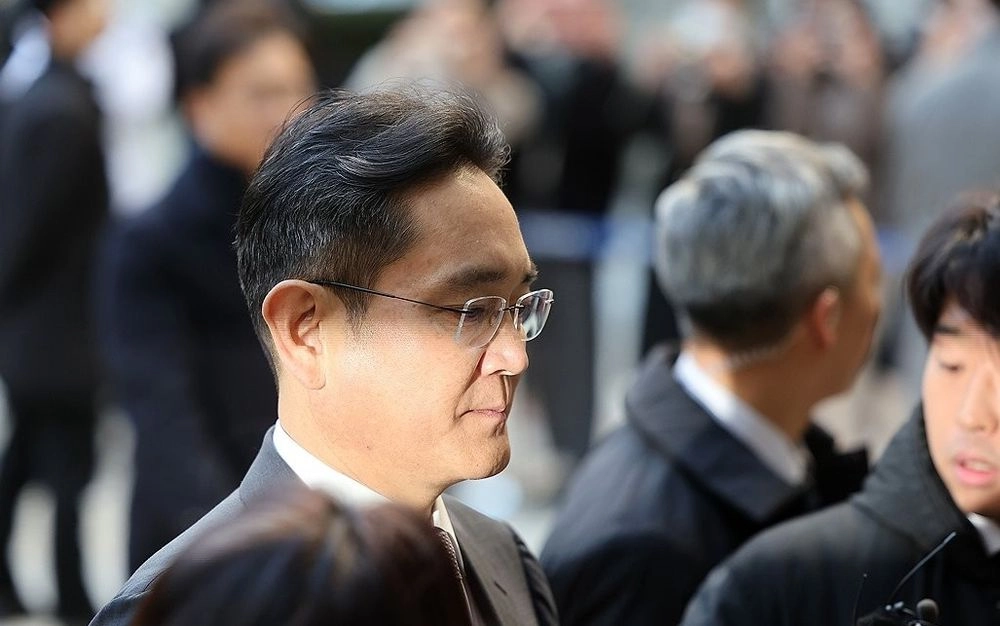 Руководителя Samsung оправдали по противоречивому делу о финансовых преступлениях