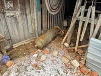 Fell in the yard: sappers eliminate an unexploded Russian bomb in Kharkiv region