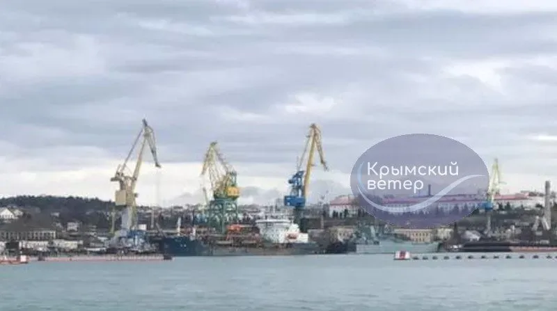 large-russian-landing-ship-spotted-in-sevastopol-bay-in-occupied-crimea