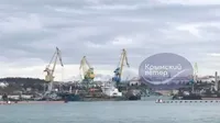 Большой российский десантный корабль замечен в Севастопольской бухте в оккупированном Крыму