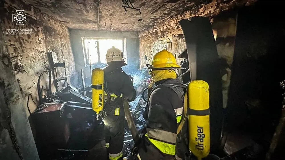 a-dormitory-caught-fire-in-odesa-region-20-people-evacuated-and-a-child-rescued