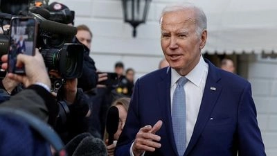Biden accuses Trump of delaying aid to Ukraine