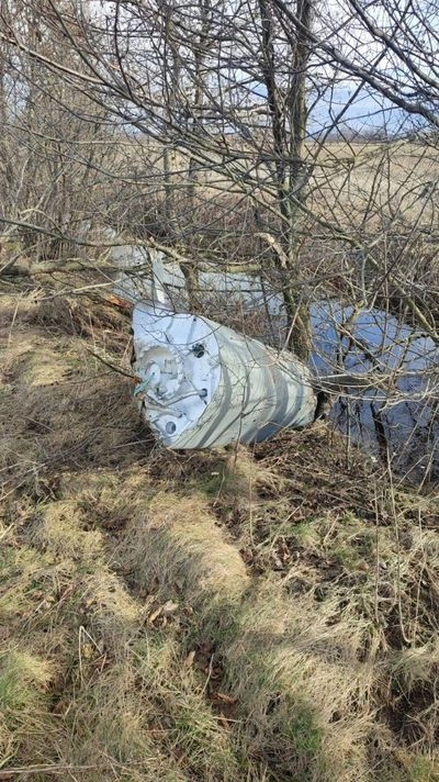 На Львівщині знайшли за 400 метрів  від будинків уламки ракети, яка не здетонувала