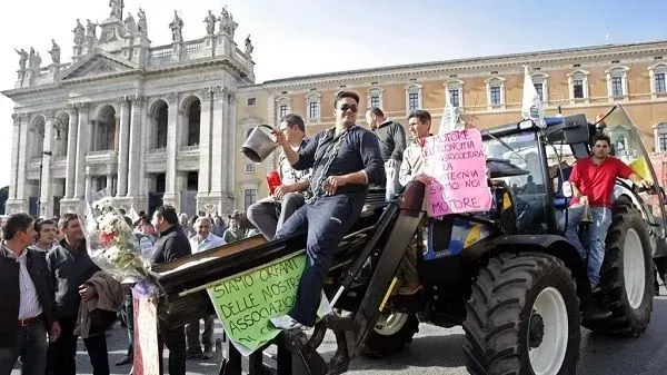 Farmers' protests continue in Italy: farmers demand stricter import regulation