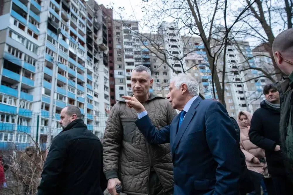 morning-russian-attack-on-kyiv-borrell-inspects-high-rise-building-damaged-by-russians